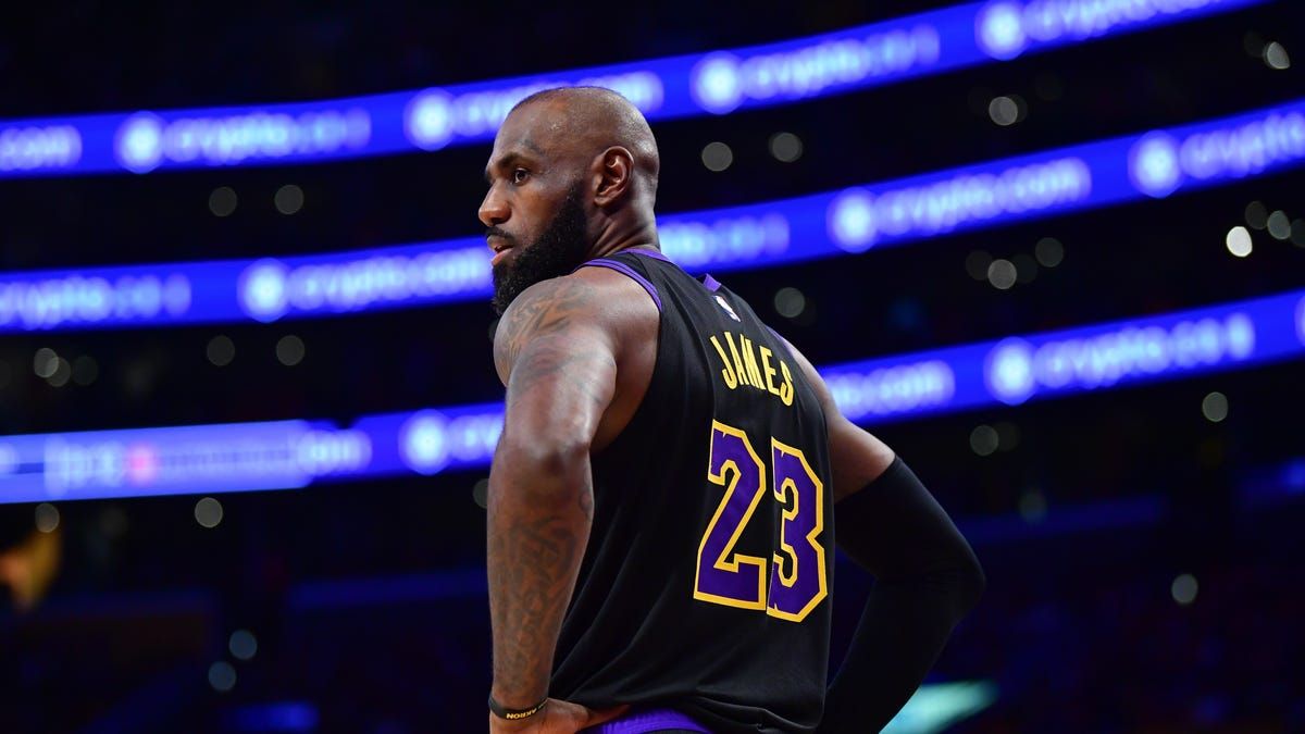 LeBron James Resmi Bergabung dengan Philadelphia 76ers