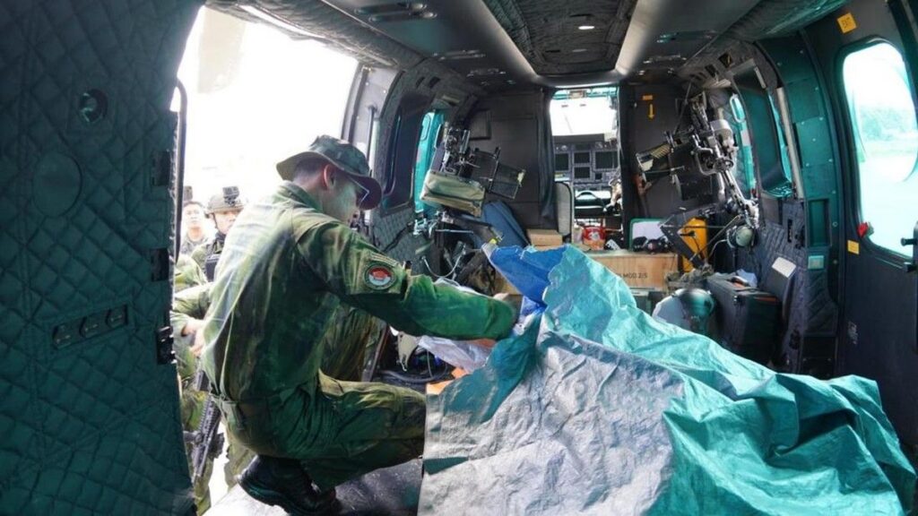 TNI Serahkan Jenazah Pilot AS Nicholas F Goselin di Jayapura