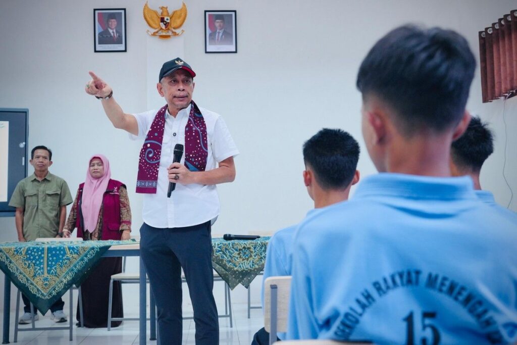 Wamensos Agus Jabo Priyono Memotivasi Siswa Sekolah Rakyat Magelang