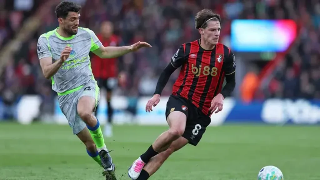 Bournemouth Pagari Alex Scott dari Bidikan Manchester United