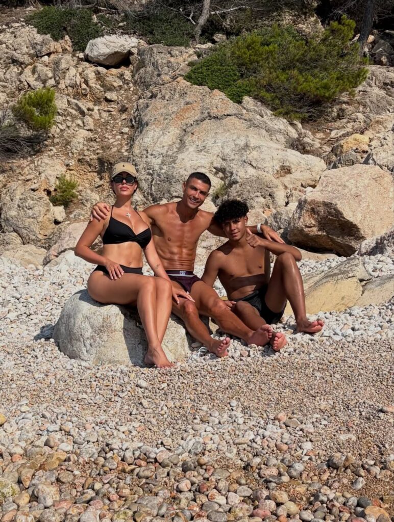 Cristiano Ronaldo dan Georgina Rodriguez Liburan di Mallorca