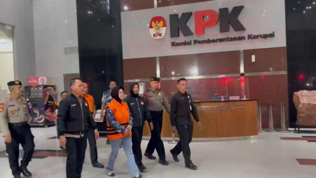 KPK Tahan Bupati Sukoharjo Etik Suryani Setelah OTT Kasus Suap