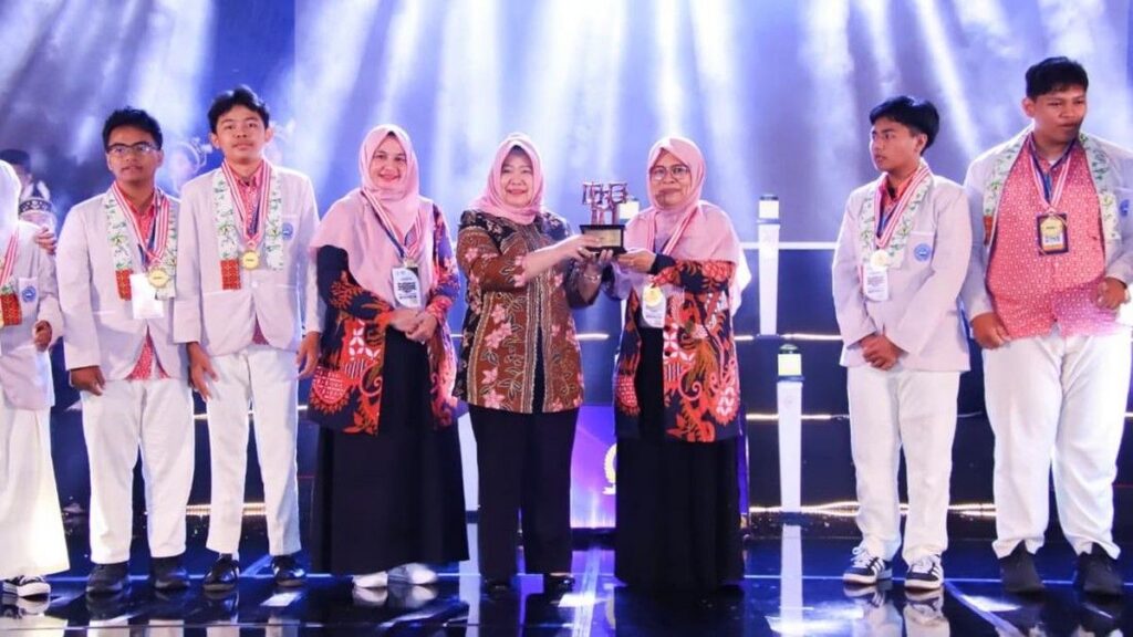 SMAN 8 Ternate Menang LCC Empat Pilar MPR Maluku Utara
