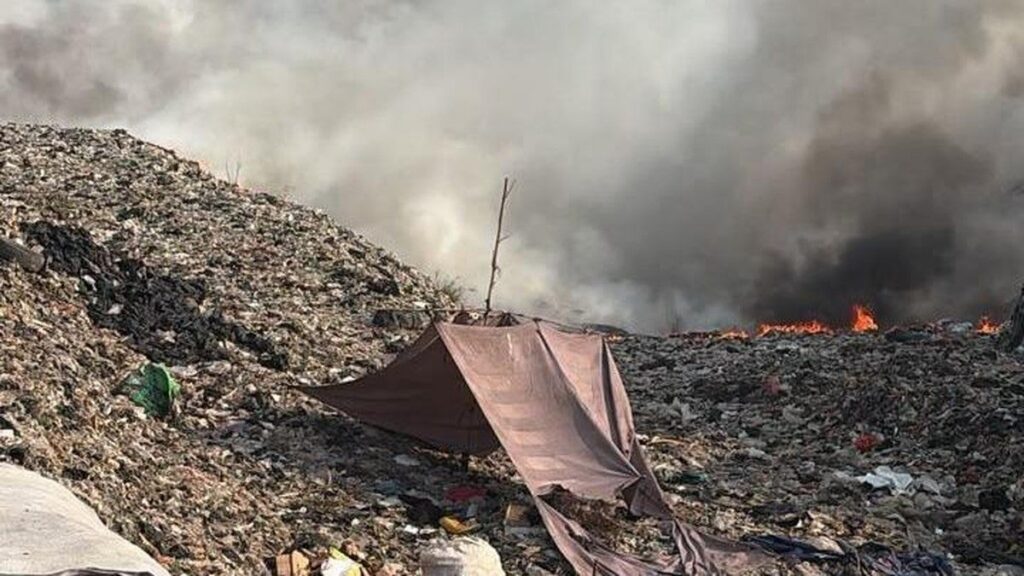 Gubernur Andra Soni Ungkap Kendala Pemadaman Kebakaran TPA Jatiwaringin
