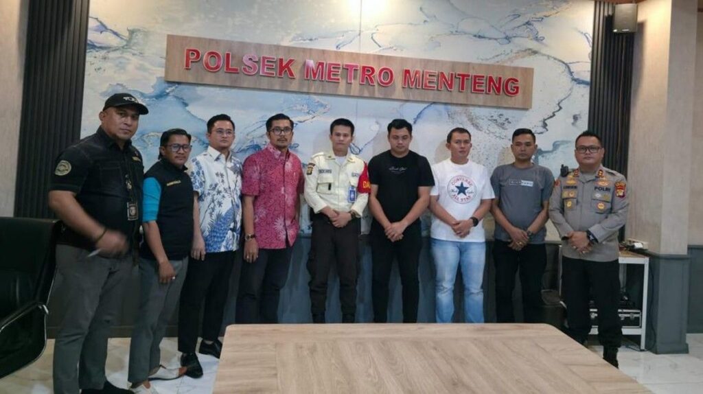 Polisi Menilang Pengemudi Alphard Penerobos Lampu Merah Bundaran HI