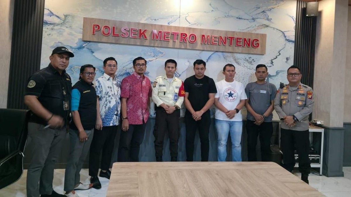 Polisi Menilang Pengemudi Alphard Penerobos Lampu Merah Bundaran HI
