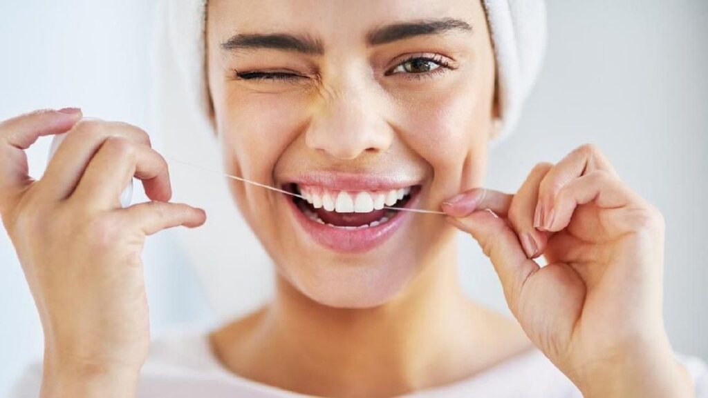 Rutin Flossing Dapat Tingkatkan Peluang Kehamilan dengan Jaga Kesehatan Mulut