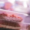 Kebiasaan Memasukkan Makanan Panas ke Kulkas Picu Risiko Kontaminasi Bakteri