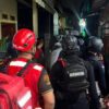 Brimob Polda Metro Jaya Padamkan Kebakaran Rumah di Bekasi Barat