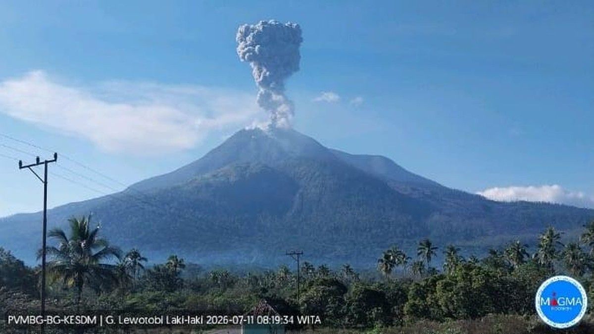 Gunung Lewotobi Laki-laki Meletus Dua Kali di Flores Timur