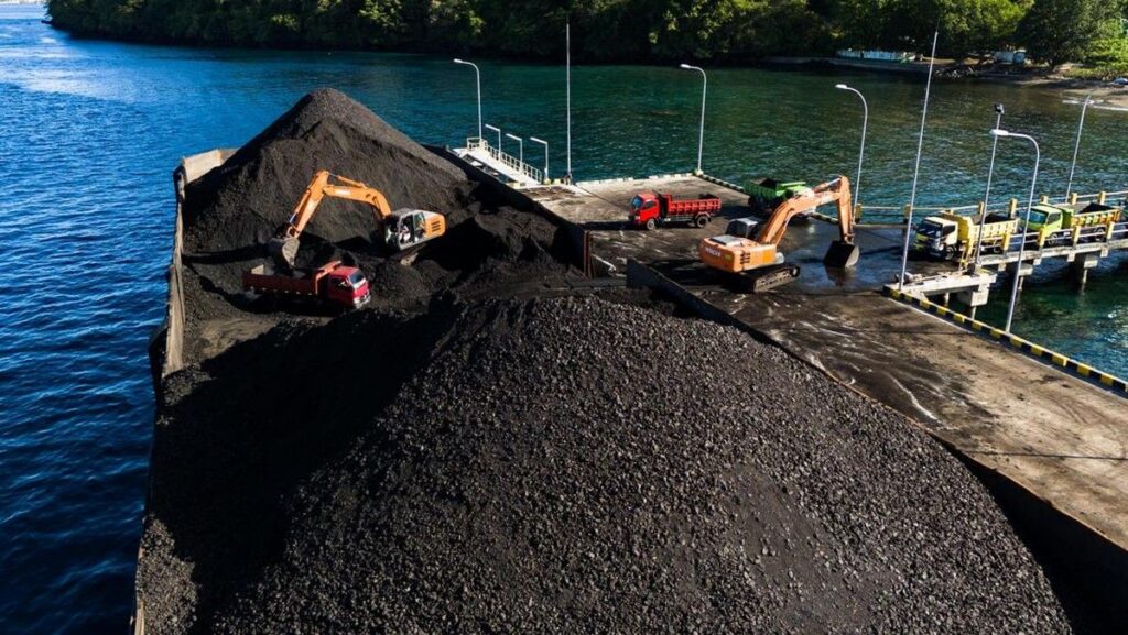 PLN Pasok Tambahan Batu Bara Amankan Kelistrikan Jawa