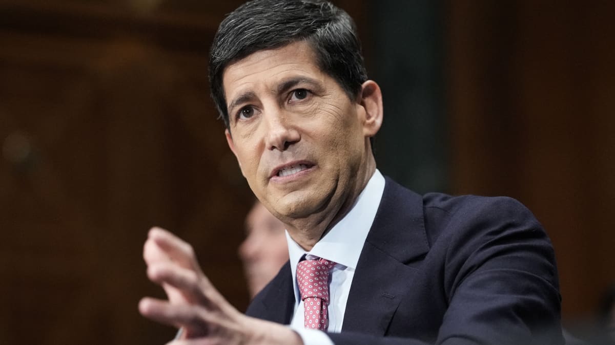 Kevin Warsh Hadapi Tiga Alasan Tahan Suku Bunga Fed