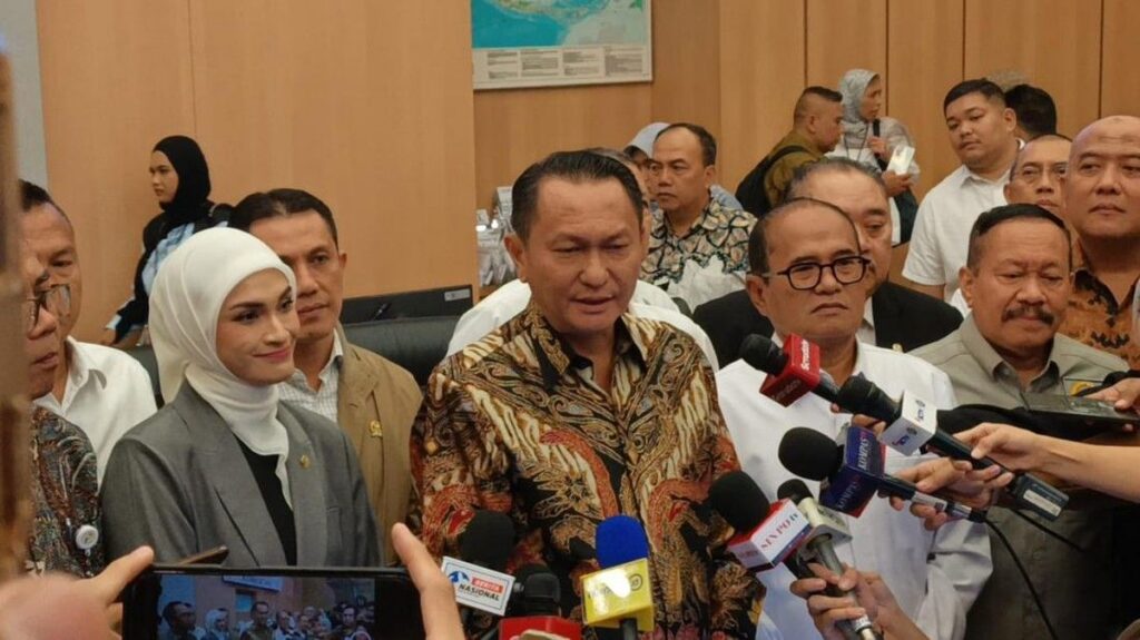 DPR Soroti Antrean BBM Bersubsidi Akibat Migrasi Konsumen