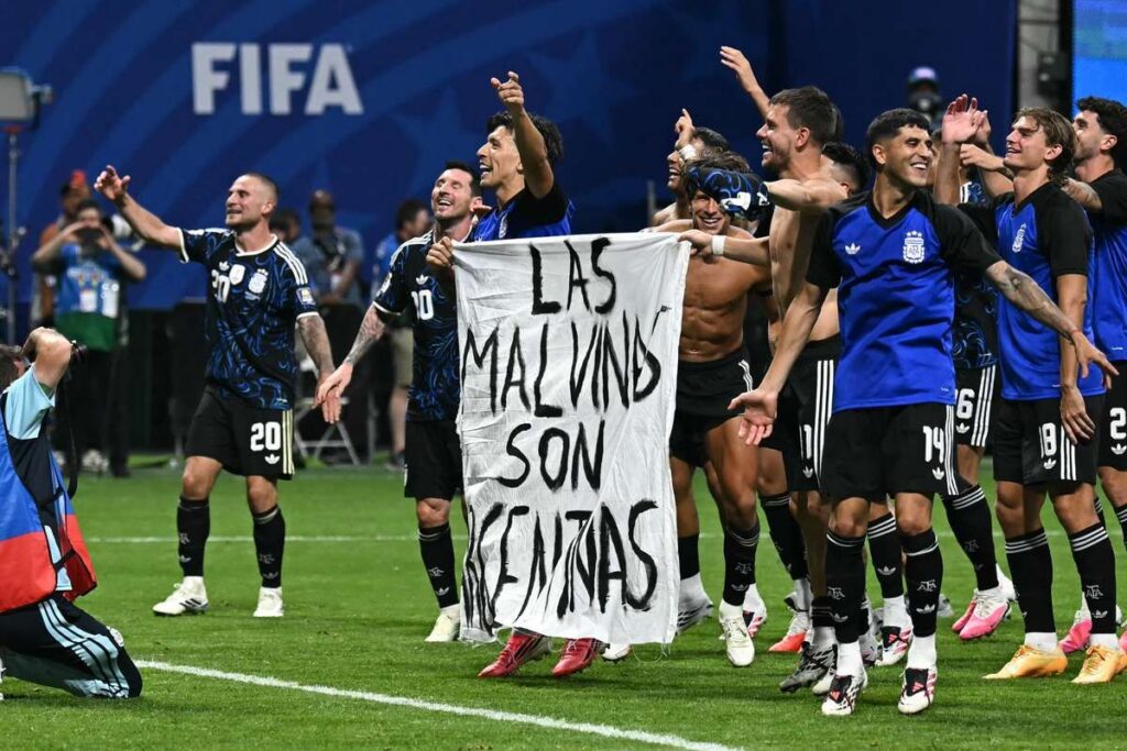 FIFA Selidiki Spanduk Politik Argentina Usai Tekuk Inggris