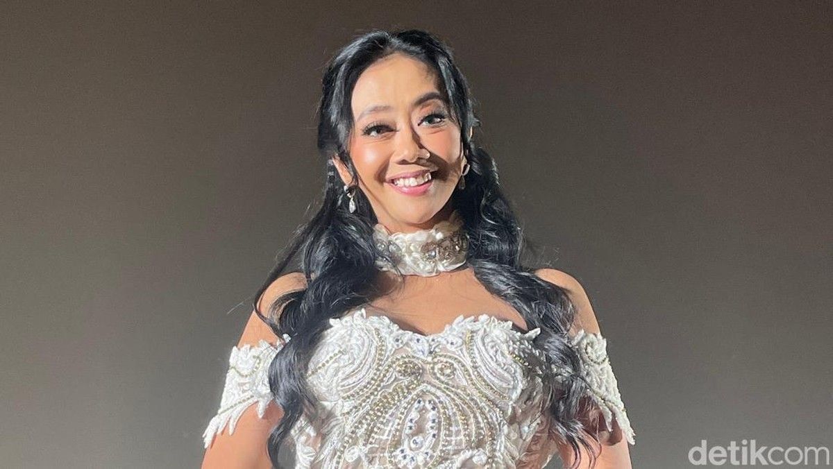 Asri Welas Simpan Koleksi Kebaya Keluarga untuk Calon Mantu