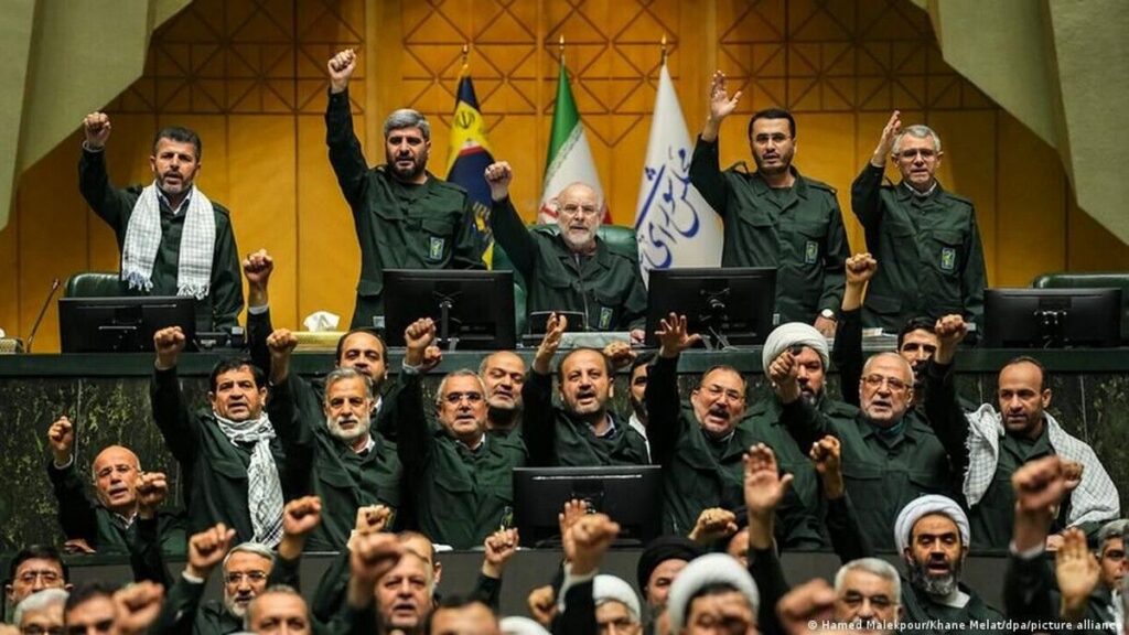 Iran Gaungkan Propaganda Pembalasan Pascapemakaman Ali Khamenei