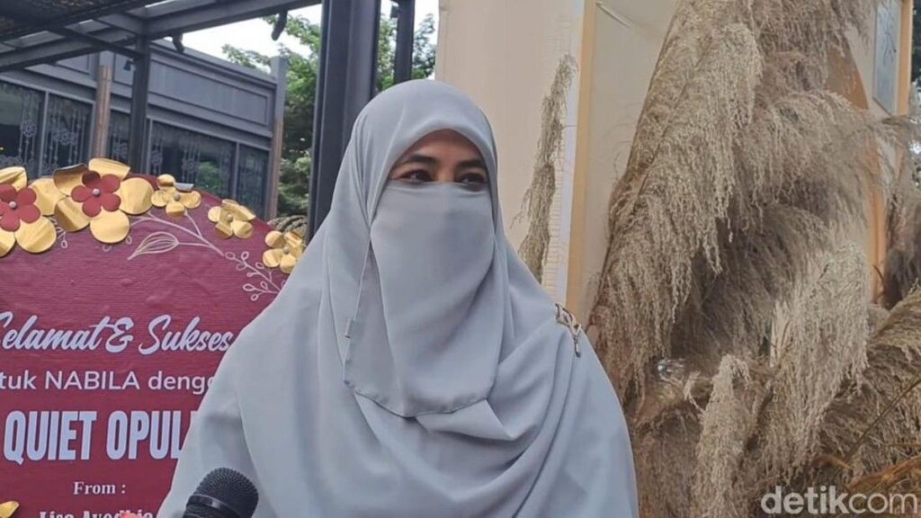 Umi Pipik Menghadiri Resepsi Pernikahan Nathalie Holscher di Jakarta
