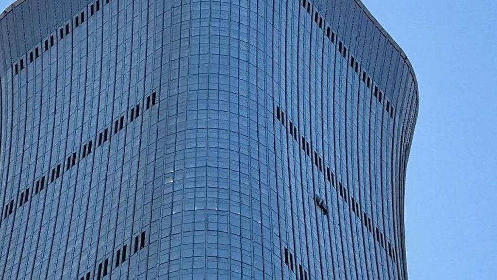 Pemerintah China Sensor Ketat Informasi Insiden Pesawat Tabrak Menara CITIC Beijing
