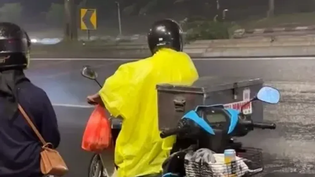 Aksi Penjual Putu Mayam Gratiskan Dagangan Saat Hujan Viral di Medsos