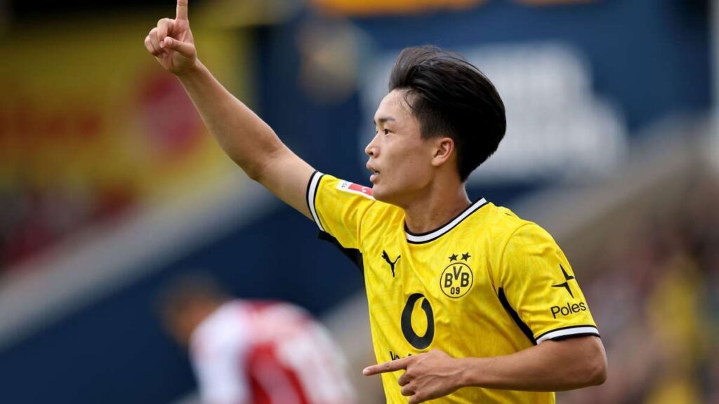 Takato Yamamoto Mendapat Ejekan Penonton Saat Borussia Dortmund Kalah