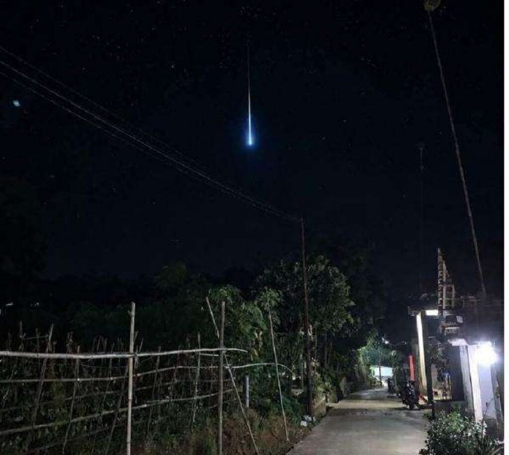 Meteor Besar Melintas di Pulau Jawa dan Picu Dentuman di Cirebon