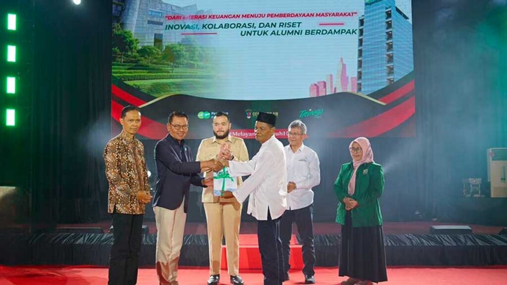 Pegadaian dan Universitas Andalas Serahkan Riset Mitigasi Bencana ke Pemkot Padang