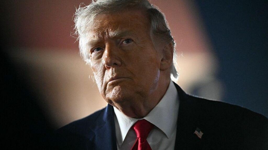 Donald Trump Batalkan Tarif 20 Persen Kargo Selat Hormuz