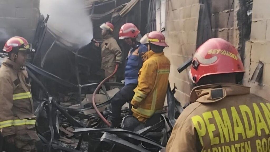Korsleting Listrik Hanguskan Gudang Onderdil Motor di Tajurhalang Bogor