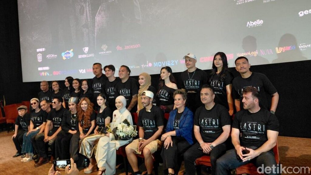Richa Iskak Hadiri Screening Film Lastri Arwah Kembang Desa