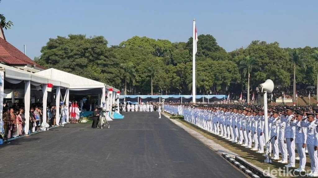 Prabowo Subianto Hadiri Pelantikan Pamong Praja Muda IPDN di Jatinangor