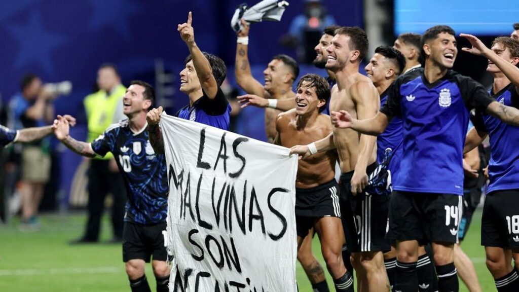 Inggris Desak FIFA Hukum Argentina Terkait Spanduk Malvinas
