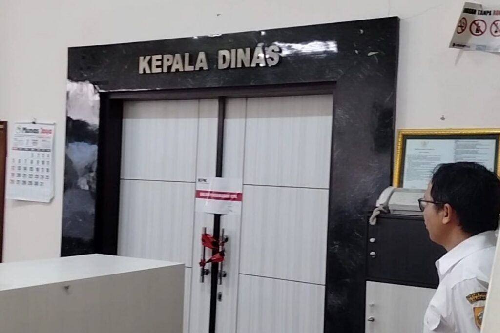 KPK Segel Kantor DPUPR dan Rumah Kerabat Bupati Pemalang