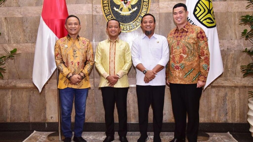 Gubernur Sulsel Usul Program Listrik Desa ke Menteri ESDM