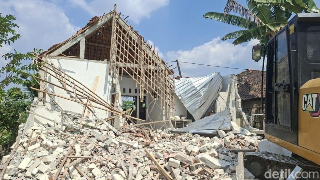TKW Bojonegoro Robohkan Rumah Akibat Konflik Orang Ketiga