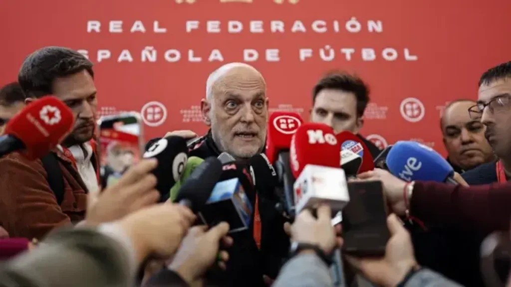 Javier Tebas Kritik Sikap Diam FIFA Terkait Sanksi Folarin Balogun