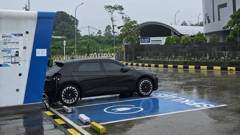 BYD Seal Terbakar di Tol Japek Diduga Akibat Korsleting