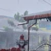 BMKG Pantau Bibit Siklon Tropis 94W dan Peringatkan Gelombang Tinggi