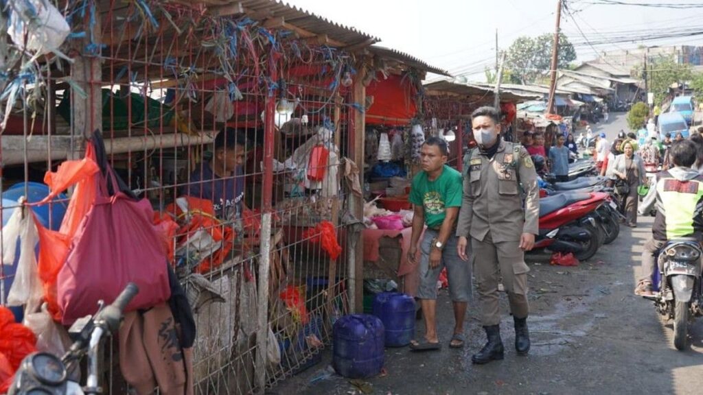 Satpol PP Kabupaten Bogor Tertibkan Belasan PKL di Citeureup