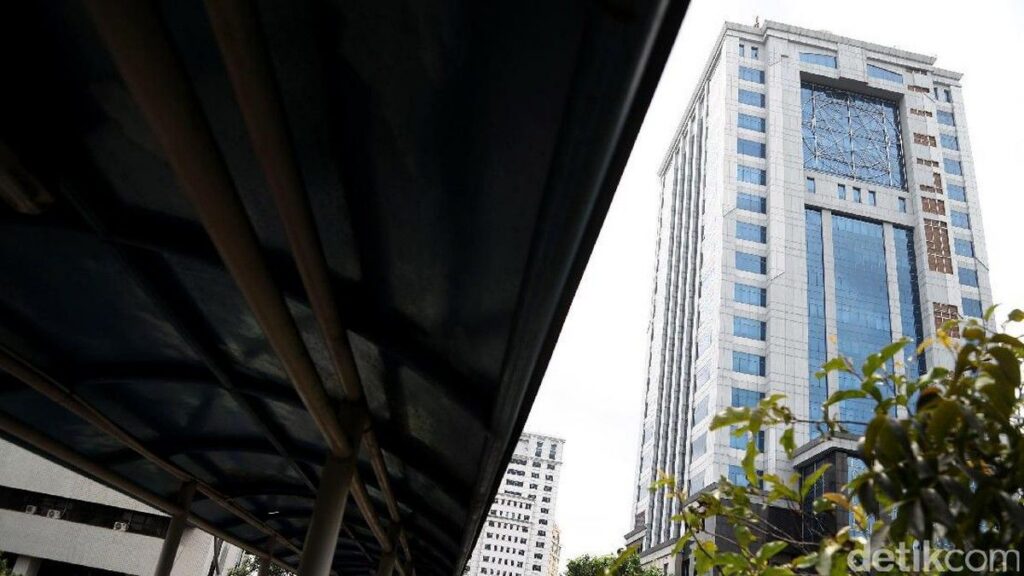OJK Sanksi 54 Pelaku Usaha Sektor PVML