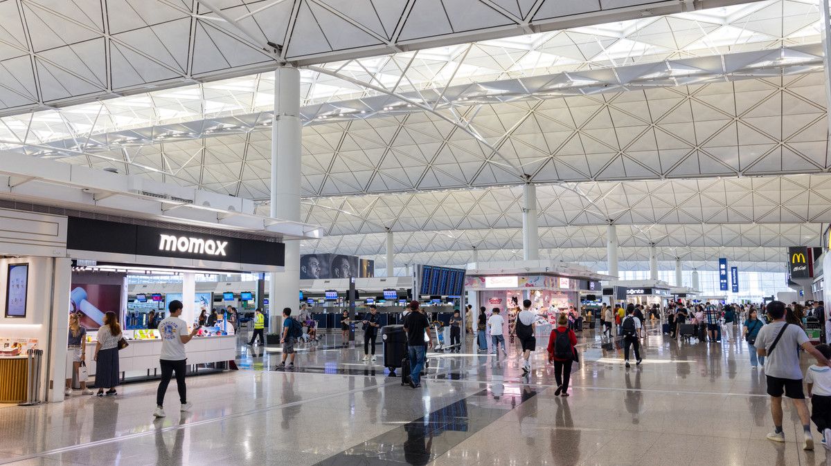 American Airlines Tawarkan Penyesuaian Jadwal Penerbangan Akibat Badai Noul