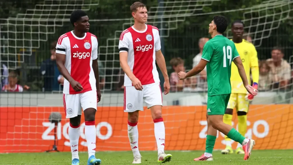 Dies Janse Soroti Metode Latihan Intensif Staf Kepelatihan Ajax Amsterdam