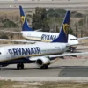 Pesawat Ryanair Mendarat Darurat Usai Jendela Pecah di Udara Yunani
