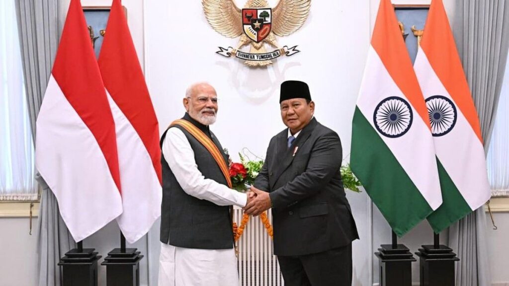 PM Narendra Modi Terima Bintang Adipura dari Presiden Prabowo