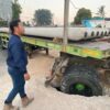 Polisi Evakuasi Truk Paku Bumi Ambles di Pamulang