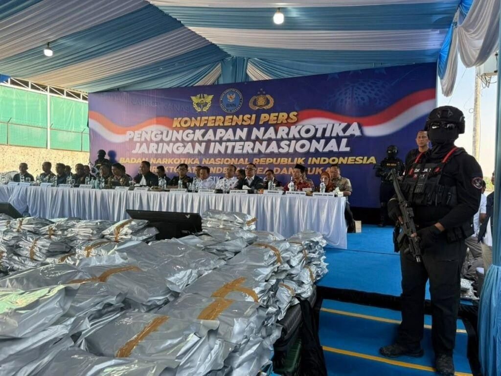 BNN Sita 3,37 Ton Ganja Asal Thailand di Pelabuhan dan Gresik