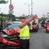 Mobil Honda Jazz Lawan Arus Tabrak Pikap dan Motor di Ciputat
