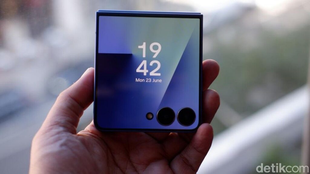 Samsung Siapkan Galaxy Z Flip8 dengan Peningkatan Baterai dan Fitur AI