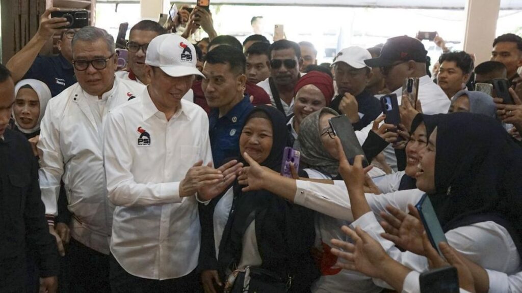 PDIP Sebut Rencana Safari Politik Jokowi Bentuk Kesombongan PSI