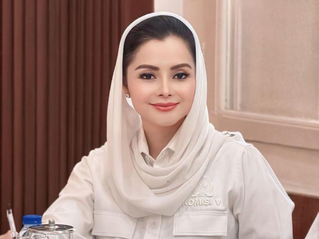 Novita Wijayanti Salurkan Bantuan Kegiatan Keagamaan di Banyumas