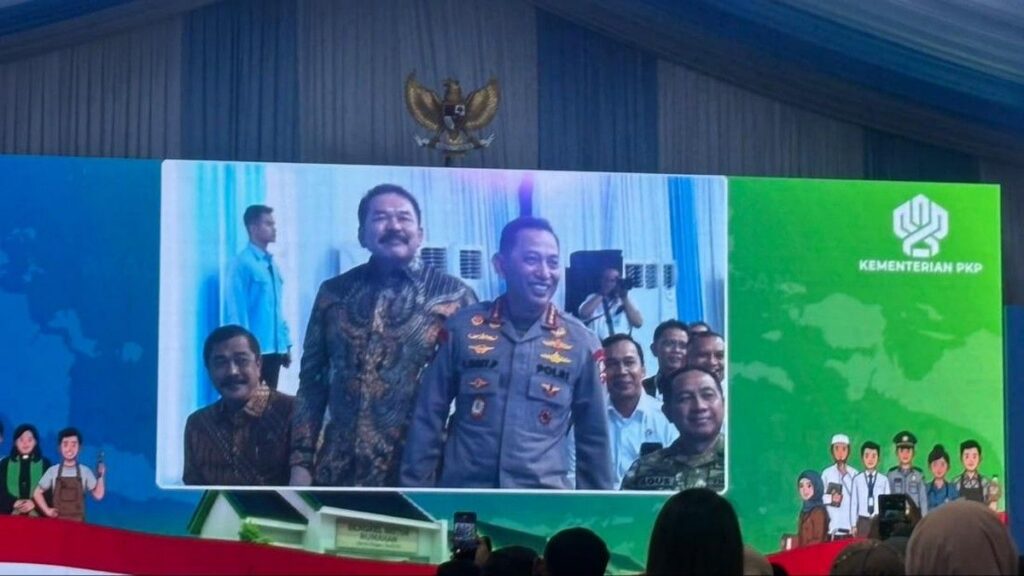 Prabowo Menyapa Jaksa Agung dan Kapolri Bersamaan di Batang